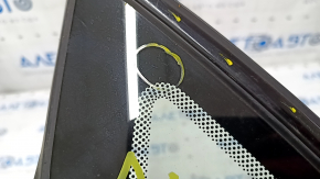 Форточка глухое стекло задняя левая Dodge Dart 13-16 царапины на стекле, царапина на молдинге