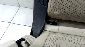Сидіння 2 ряду ліве Ford Explorer 20- бежева шкіра, перфорація з підігрівом, механічне, під хімчистку, подряпини на пластиці