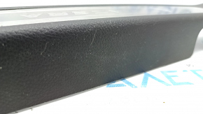Накладка порога внутрь передня права Hyundai Azera 12-17 чорна, з хромованою накладкою, потерта, зламане кріплення