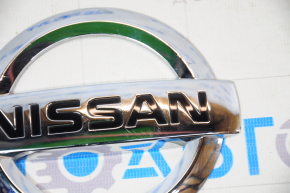 Эмблема логотип Nissan двери багажника Nissan Leaf 18-22 царапины