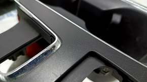 Накладка центральной консоли с подстаканниками Ford Fusion mk5 17-20 дефект хрома, царапины