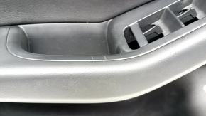 Обшивка двери карточка передняя левая Audi Q5 8R 09-17 черная с серой вставкой, кожа, Bang and Olufsen, надрыв, царапины