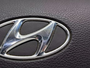 Подушка безопасности airbag в руль водительская Hyundai Elantra UD 11-16 царапины на эмблеме