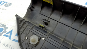 Накладка порога передняя правая Hyundai Sonata 11-15 черная, с хромированной накладкой, сломано крепление, потёрта