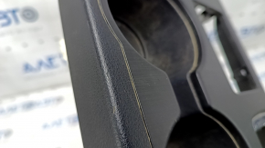 Накладка центральной консоли подстаканники Subaru Legacy 15-19 черн, слом креп, царапины