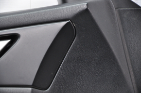 Обшивка двери карточка передняя левая Mazda 3 14-18 BM черн с черной вставкой тряпка,подлокотник кожа,накладка кожа царапина,сломана направляющая