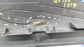 Дефлектор радіатора на підсилювачі Audi Q5 8R 09-17 тріщина, зламане кріплення