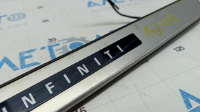 Накладка порога передняя правая Infiniti QX30 17- с хромом, обрезана фишка, потёрта