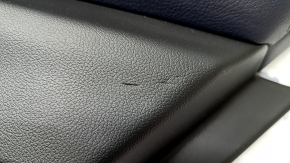 Обшивка двери карточка задняя правая BMW 5 G30 17-23 кожа темно-синяя, вставка под темное дерево, глянец, тычки
