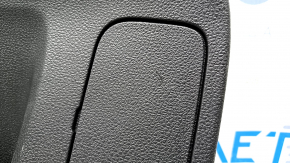 Обшивка крышки багажника VW Passat b8 16-19 USA черная, царапина