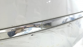 Бампер задний голый VW Passat b8 16-19 USA с молдингами, белый, трещина на молдинге, царапины