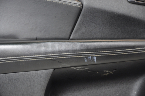 Обшивка двери карточка передняя левая Dodge Journey 11- черн с черн вставкой кожа, подлокотник кожа, серая строчка, помят подлокотник, царапины, под чистку