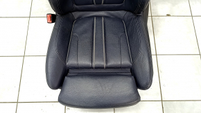 Водительское сидение BMW 5 G30 17-23 без airbag, электрическое, Sport, кожа темно-синяя, потерто, надрыв