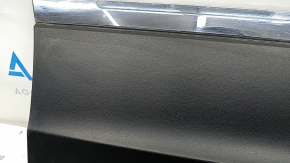 Накладка двери нижняя задняя правая VW Tiguan 18- с хромом, структура, царапины, плесень, надлом креп