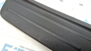 Накладка порога задняя правая внеш Hyundai Sonata 15-19 черная, потёрта