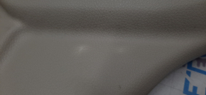 Накладка центральной стойки нижняя правая Nissan Rogue 14-20 бежевый, побелел пластик, царапина