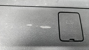 Обшивка двери багажника нижняя Audi Q7 16- под шторку, черная, царапины, отсутствует шторка