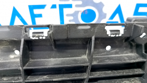 Каркас решетки радиатора grill Audi Q7 16-19 сломаны крепления, трещины