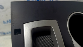 Накладка центральной консоли с подстаканниками Nissan Altima 16-18 царапины