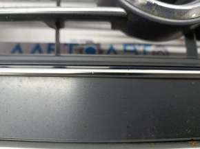 Грати радіатора в зборі Audi A4 B9 17-19 з емблемою, під парктроніки, пісок, світлий хром