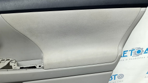 Обшивка дверей картка задня права Toyota Prius V 12-17 ганчірка сіра, подряпини, під хімчистку