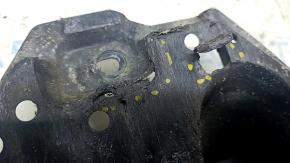 Защита переднего бампера Toyota Prius V 12-17 сломано крепление, надрывы, потертости