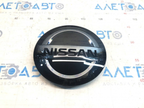 Эмблема передняя решетки радиатора Nissan Rogue 17- круглая, под радар новый OEM оригинал