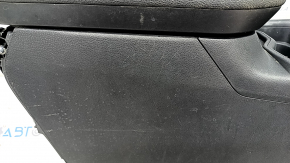 Консоль центральна підлокітник Toyota Rav4 19- шкіра чорна, під повітропроводи, подряпини, надриви