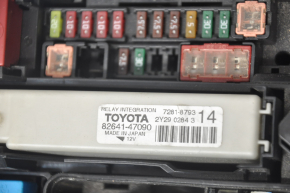 Блок запобіжників підкапотний Toyota Prius V 12-17