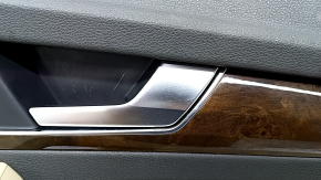 Обшивка двери карточка передняя правая Audi Q5 80A 18-20 темно серая, со вставкой под дерево, бежевый подлокотник со вставкой, царапины, под чистку