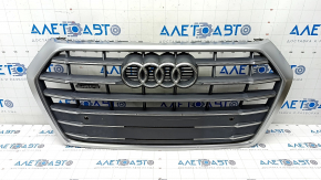 Решетка радиатора grill Audi Q5 80A 18-20 в сборе, с эмблемами, хром, под парктроники, тычки