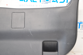 Обшивка двери багажника нижняя Toyota Prius 30 10-15 черн, потерта