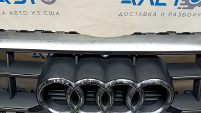 Решетка радиатора grill Audi Q5 80A 18-20 в сборе, с эмблемами, хром, под парктроники, песок, трещина