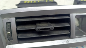 Дефлектор повітропровід торпеди центр Subaru Outback 15-19 чорний, сіре обрамлення, подряпини, немає заглушки хрому