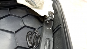 Обшивка двери карточка задняя левая VW Tiguan 18- черная, надломано крепление