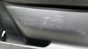 Обшивка двери карточка передняя правая Subaru Outback 15-19 черн с черной вставкой тряпка, подлокотник кожа, сер молдинг структура, царапины