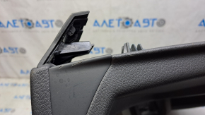Обшивка двери карточка передняя левая Audi Q5 80A 18-20 черная с вставкой под дерево, коричневый подлокотник, царапины, внутренняя трещина накладки, подлокотник разошелся шов