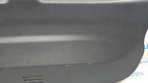 Обшивка дверей багажника нижня Nissan Rogue 14-20 черн, подряпини