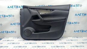 Обшивка двери карточка передняя правая Nissan Rogue 14-20 черн с черн вставкой пластик, подлокотник кожа, царапины