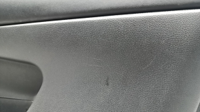 Обшивка двери карточка передняя правая Nissan Rogue 14-20 черн с черн вставкой пластик, подлокотник кожа, царапины