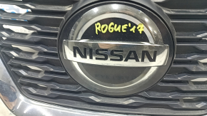 Решітка радіатора grill Nissan Rogue 17- під камеру, під радар, з емблемою, пісок
