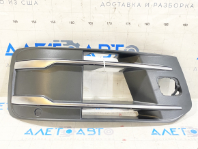 Решетка переднего бампера правая Audi Q7 16-19 хром, под парктриники новый неоригинал