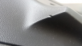 Обшивка дверей картка передня права Chevrolet Volt 16- чорн, з чорною вставкою шкіра, подряпини, під чистку