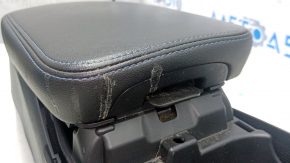 Консоль центральна з підлокітником Chevrolet Volt 16- чорна, синя строчка, надламана, надламані кріплення, подряпини, під чищення