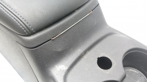 Консоль центральная подлокотник и подстаканники Chevrolet Volt 16- чёрная, царапины, надломана, под чистку