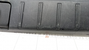 Накладка отвору багажника центральна Lexus RX350 RX450h 16-22 чорна, подряпини