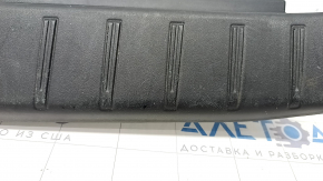 Накладка отвору багажника центральна Lexus RX350 RX450h 16-22 чорна, подряпини