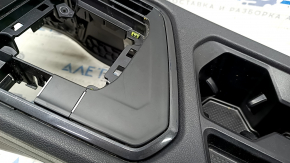 Консоль центральная подлокотник и подстаканники VW Tiguan 18- тряпка, черная, царапины