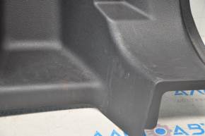 Обшивка арки правая Ford Escape MK3 13-19 черн, потерта, царапины, сломано крепление