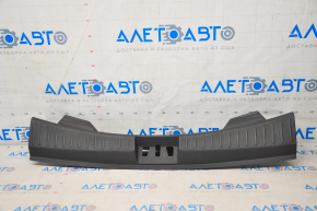 Накладка проема багажника Ford Escape MK3 16-19 черн, царапины, потертость, надрыв крепления, под чистку